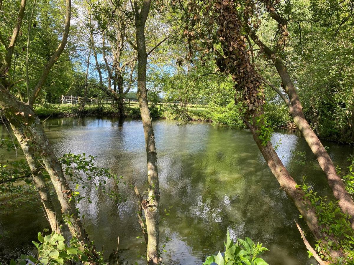 La Maison De L'Etang Manerbe Exteriör bild