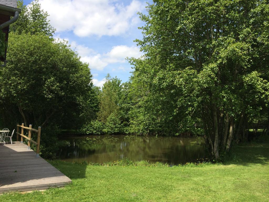 La Maison De L'Etang Manerbe Exteriör bild